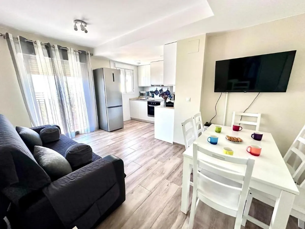 Apartamanto Frente A La Playa Torre De Benagalbon 0*,